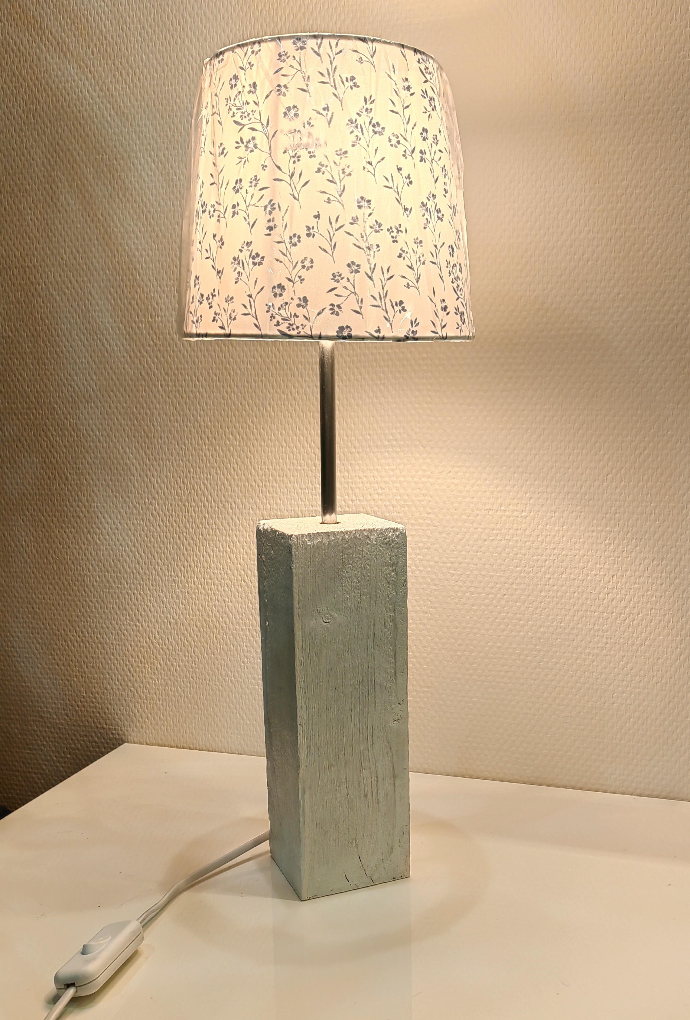 Lampa "Baltā lampa".