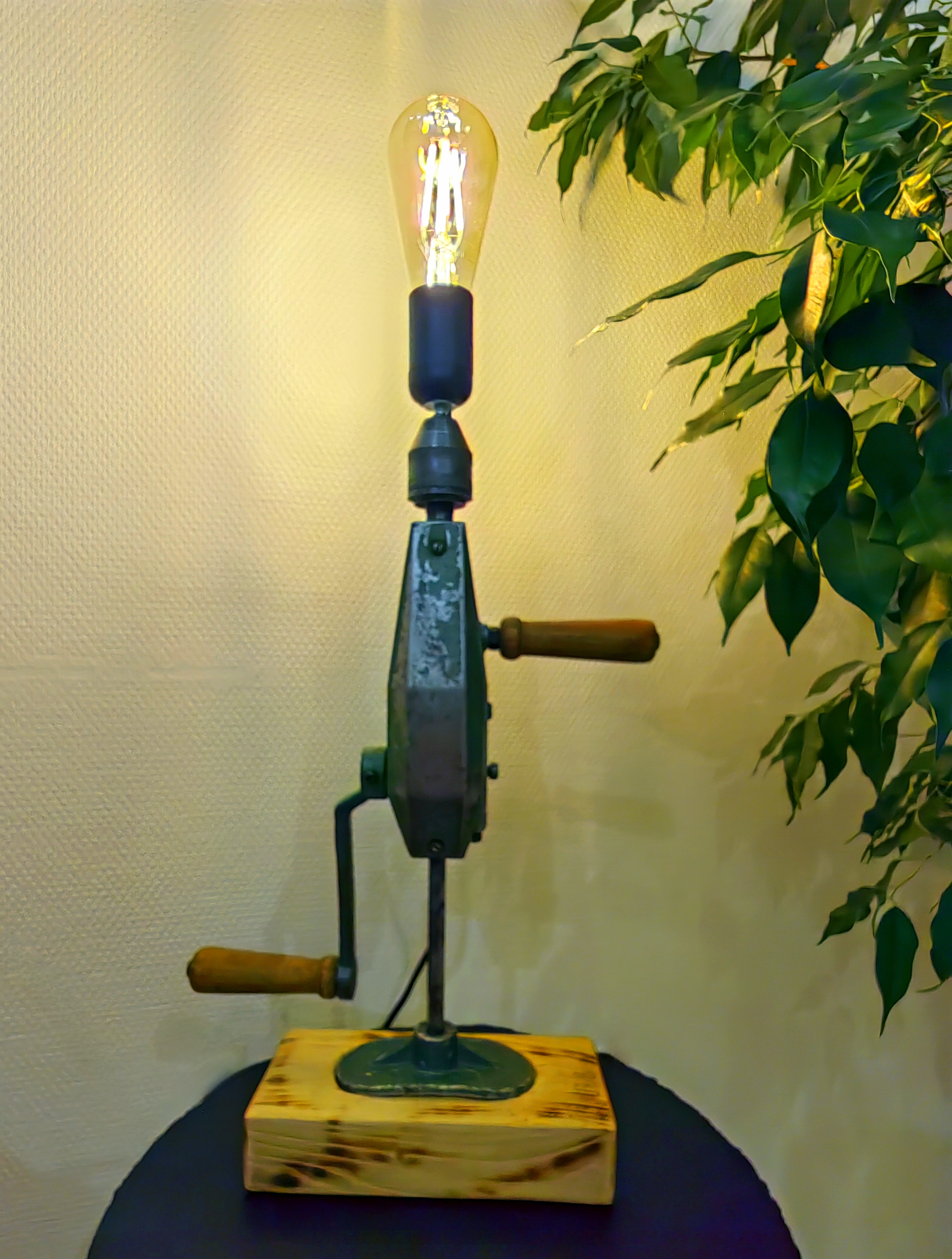 Lampa - Vecais, rokas urbis "gaismeklis".